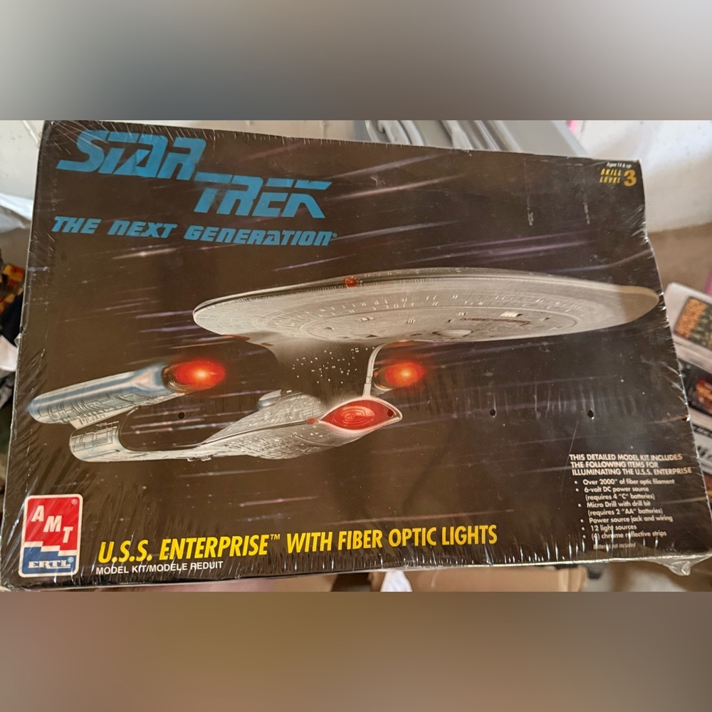 RARE Sealed Star Trek U.S.S. Enterprise Model with Fiber Optic Lights